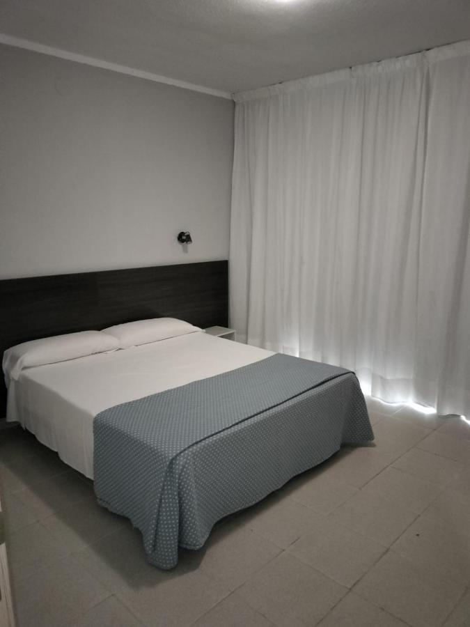 Hostal Tahiti Rs Hotell Salou Exteriör bild