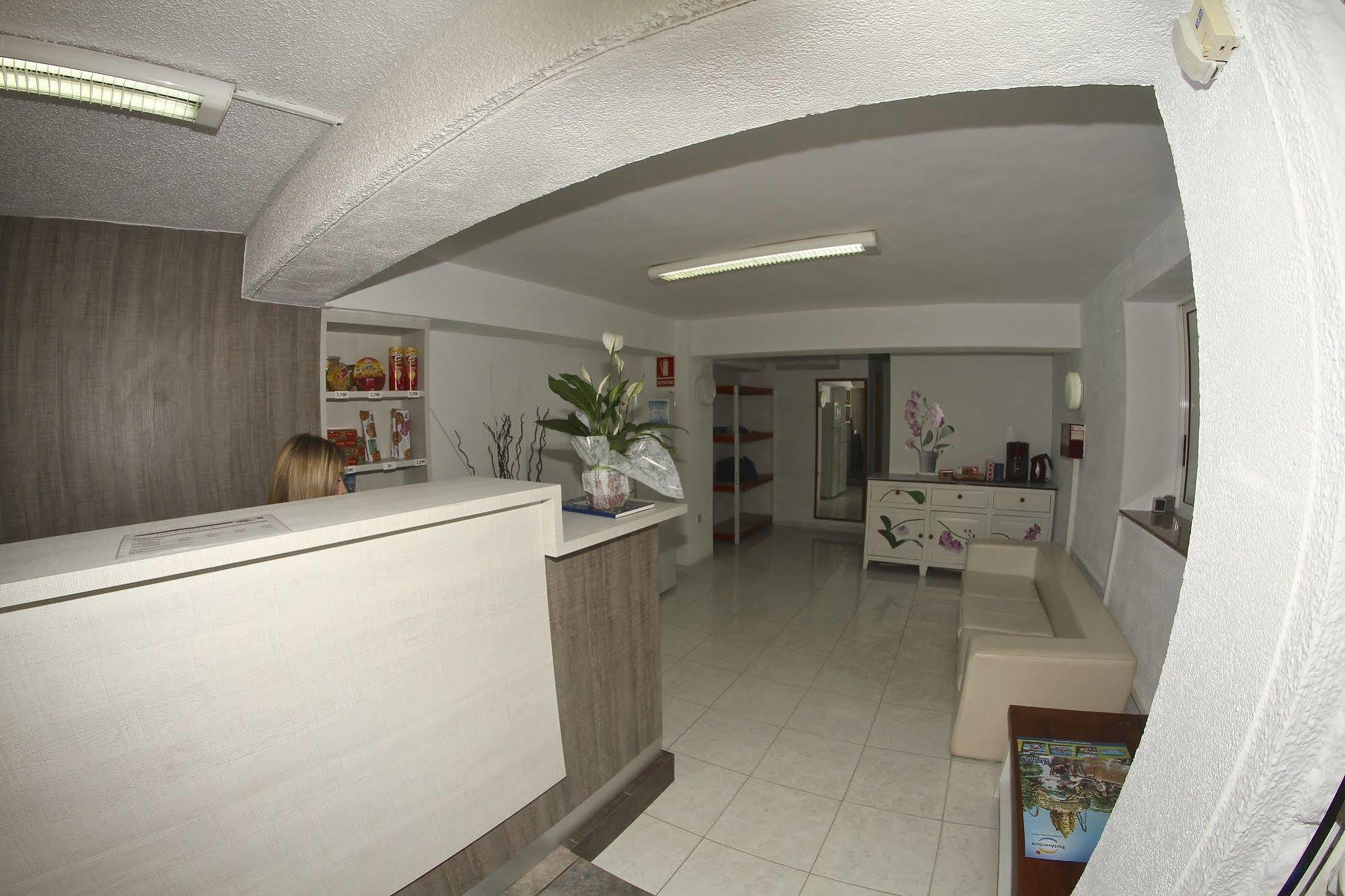 Hostal Tahiti Rs Hotell Salou Exteriör bild