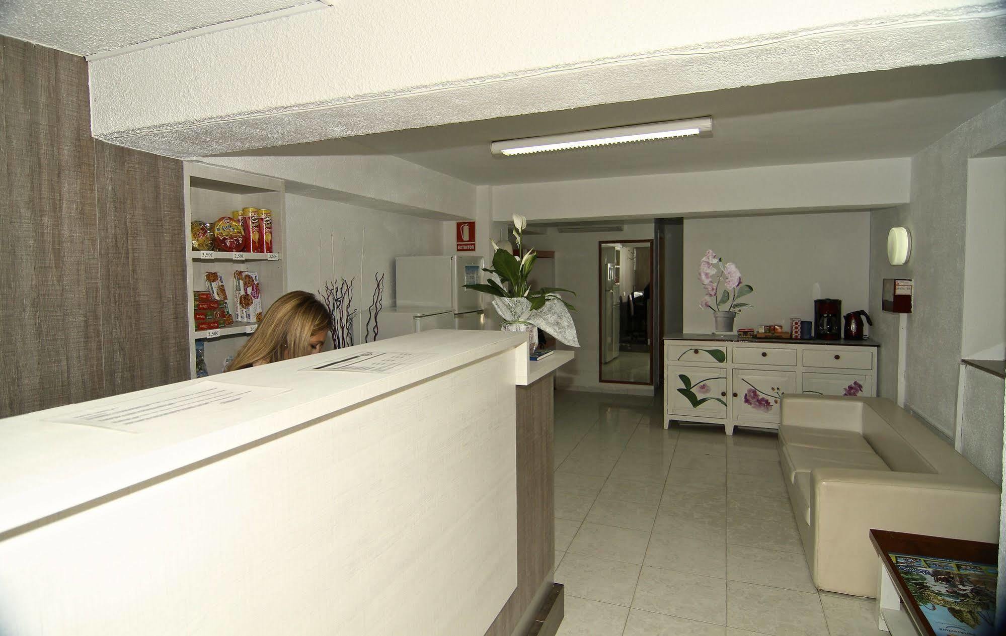 Hostal Tahiti Rs Hotell Salou Exteriör bild